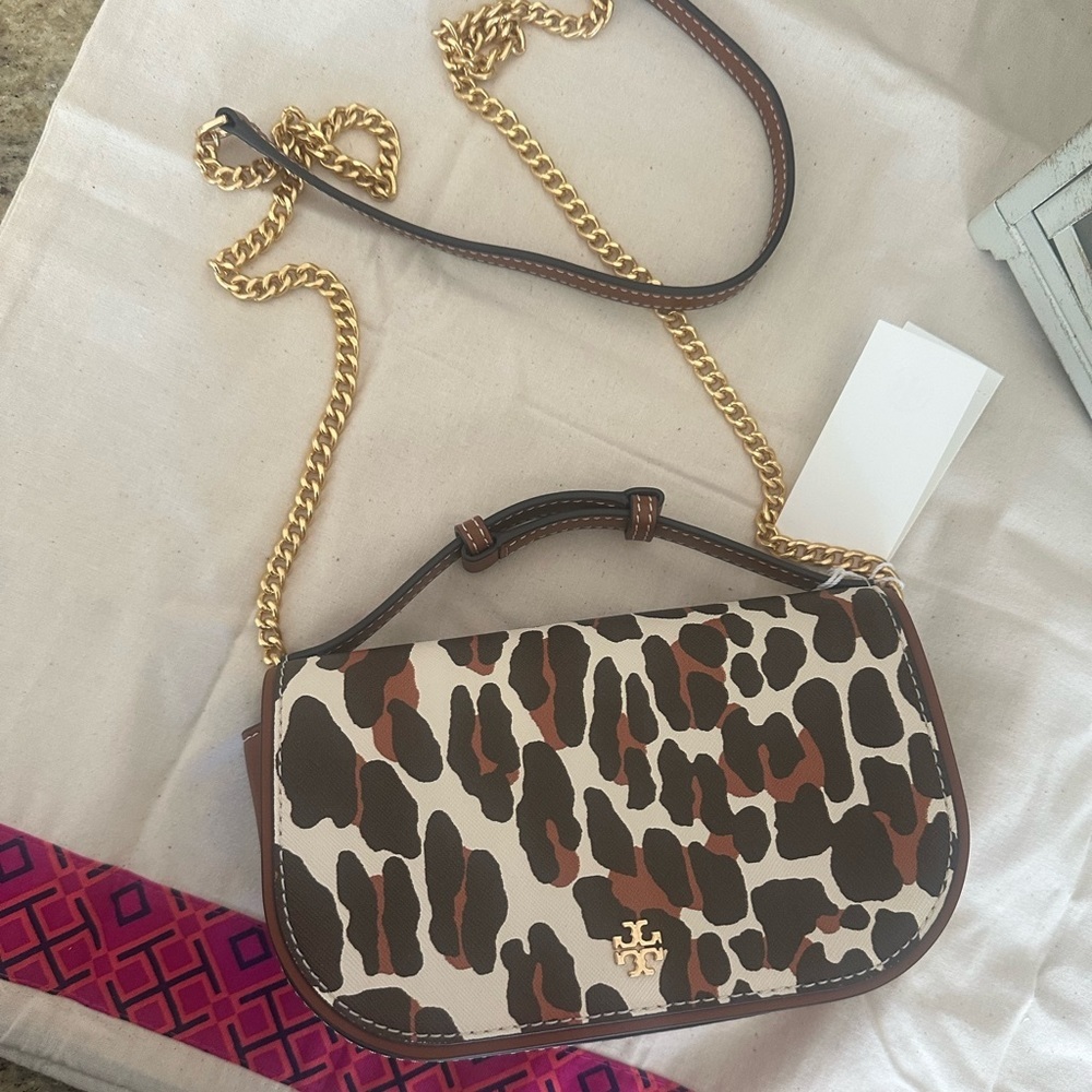 Tory Burch Emerson Printed Top Handle Crossbody In Leopard Print - Picture 4 of 11